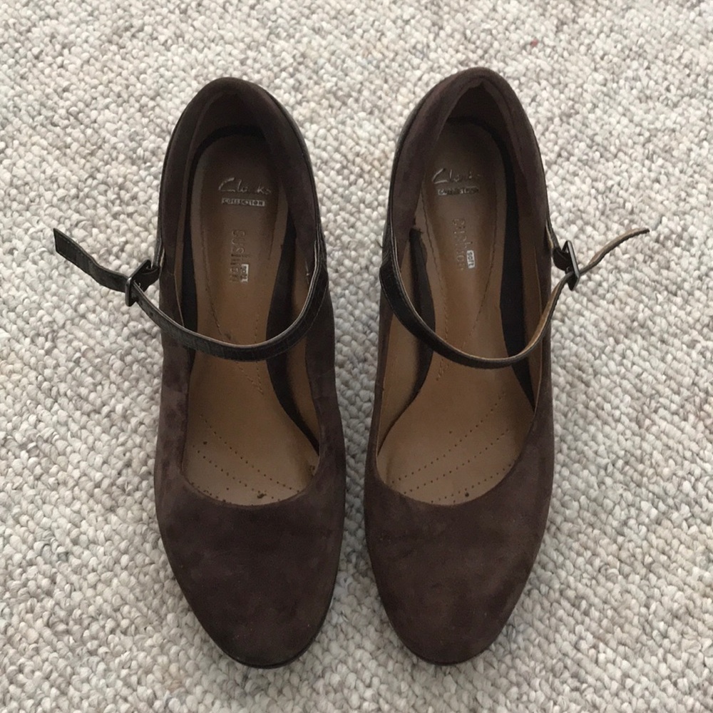 Clark’s heels brown suede